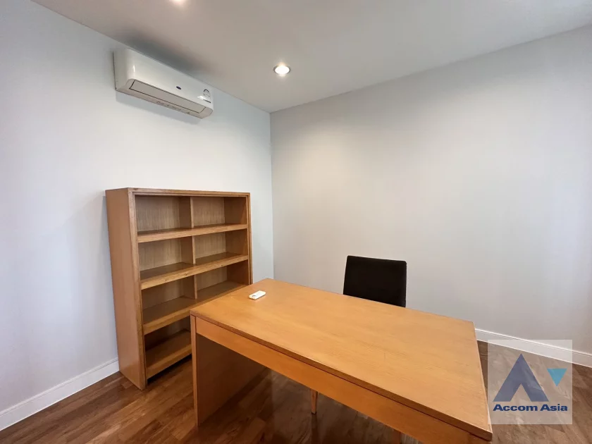 12  3 br Apartment For Rent in Sukhumvit ,Bangkok BTS Phrom Phong at High-Rise Residence , Ideal for Families AA45919