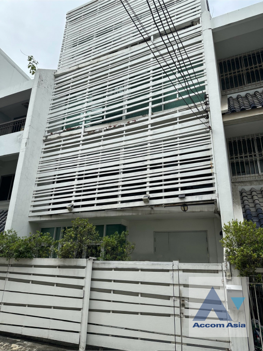 10  3 br Townhouse For Rent in Ploenchit ,Bangkok BTS Ploenchit AA45921