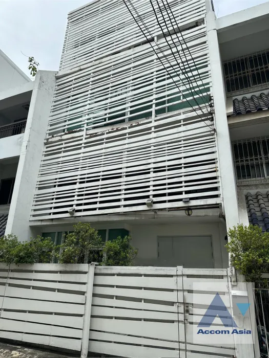 10  3 br Townhouse For Rent in Ploenchit ,Bangkok BTS Ploenchit AA45921