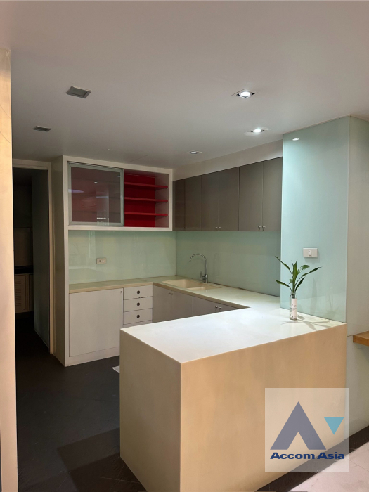  1  3 br Townhouse For Rent in Ploenchit ,Bangkok BTS Ploenchit AA45921