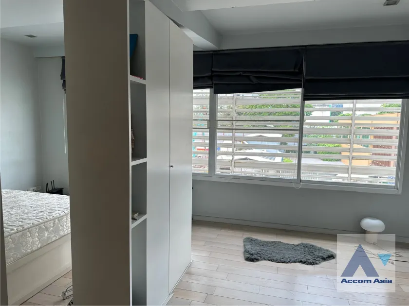 6  3 br Townhouse For Rent in Ploenchit ,Bangkok BTS Ploenchit AA45921
