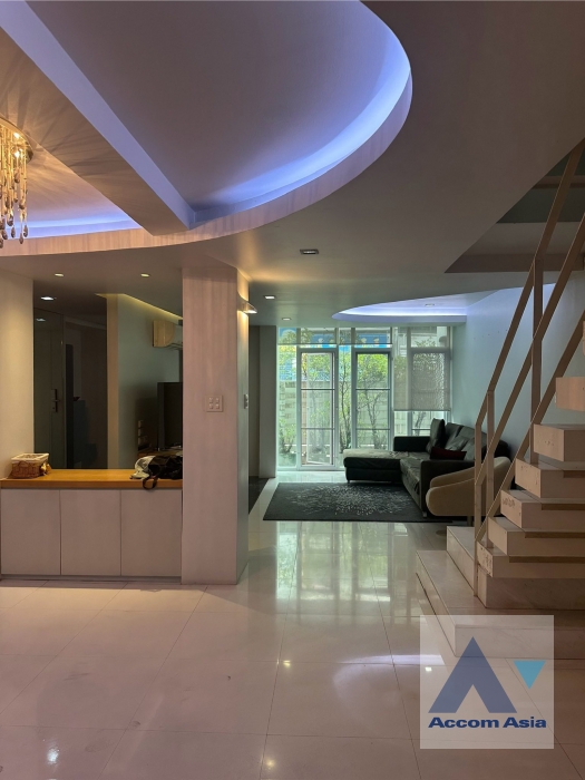  1  3 br Townhouse For Rent in Ploenchit ,Bangkok BTS Ploenchit AA45921