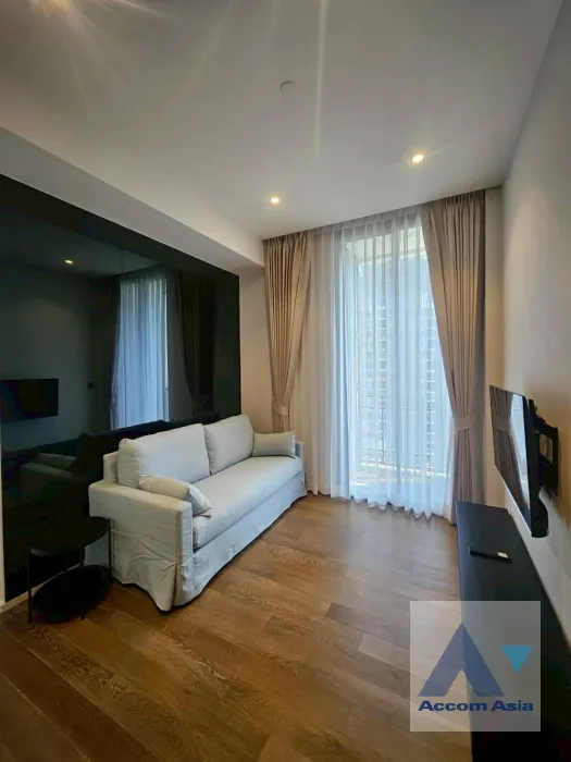 unit 1 Bedroom  Condominium For Rent & Sale in Ploenchit, Bangkok  near BTS Ploenchit (AA45922)