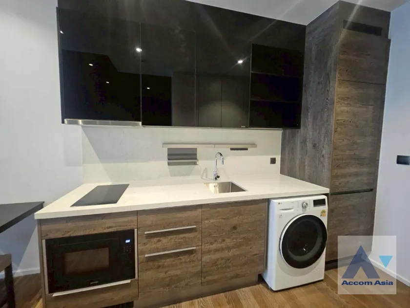 unit 1 Bedroom  Condominium For Rent & Sale in Ploenchit, Bangkok  near BTS Ploenchit (AA45922)
