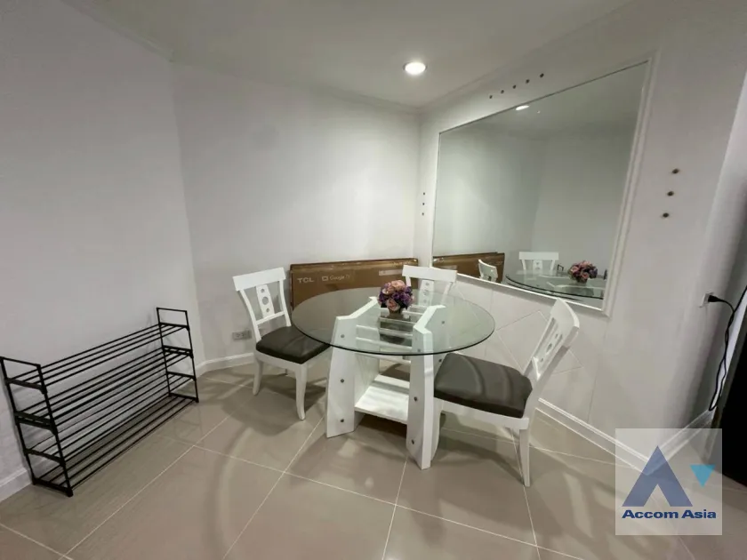 unit 2 Bedrooms  Condominium For Rent in Ploenchit, Bangkok  near BTS Ploenchit (AA45924)