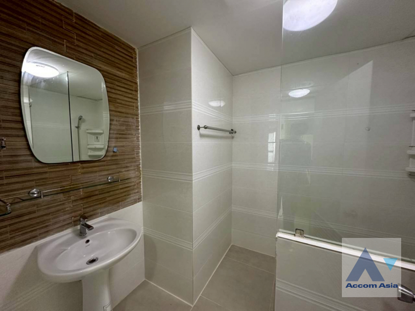 18  2 br Condominium For Rent in Ploenchit ,Bangkok BTS Ploenchit at Witthayu Complex AA45924