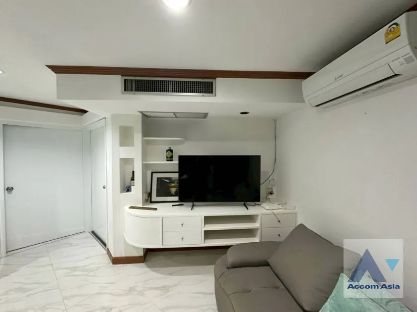 unit 2 Bedrooms  Condominium For Rent in Ploenchit, Bangkok  near BTS Ploenchit (AA45926)