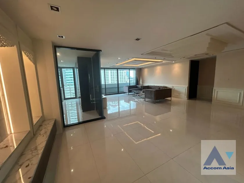 unit 3 Bedrooms  Condominium For Rent in Sukhumvit, Bangkok  near BTS Asok - MRT Sukhumvit (AA45932)