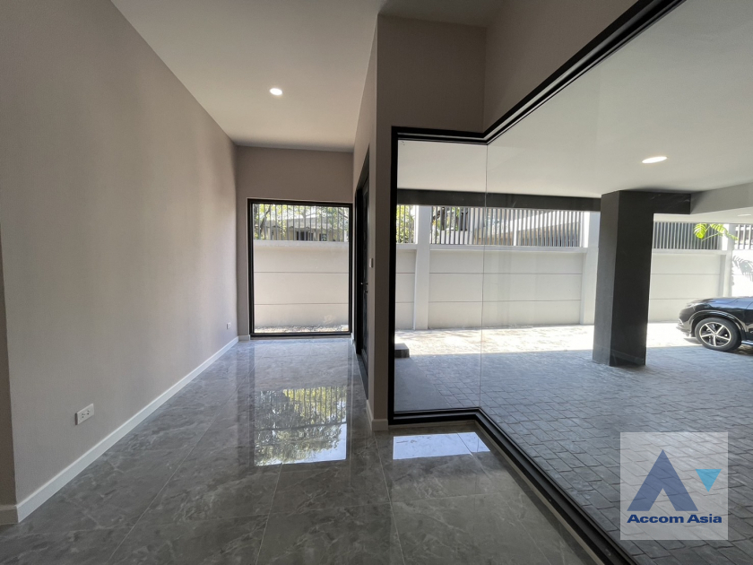 9  3 br Townhouse For Rent in Sukhumvit ,Bangkok  at Ultra-Luxury Townhome  Designed for Ultimate Privacy AA45938