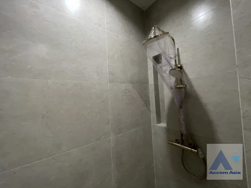 39  3 br Townhouse For Rent in Sukhumvit ,Bangkok  at Ultra-Luxury Townhome  Designed for Ultimate Privacy AA45938