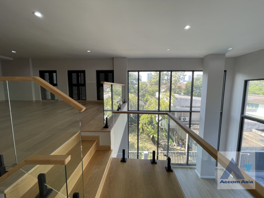 8  3 br Townhouse For Rent in Sukhumvit ,Bangkok  at Ultra-Luxury Townhome  Designed for Ultimate Privacy AA45938