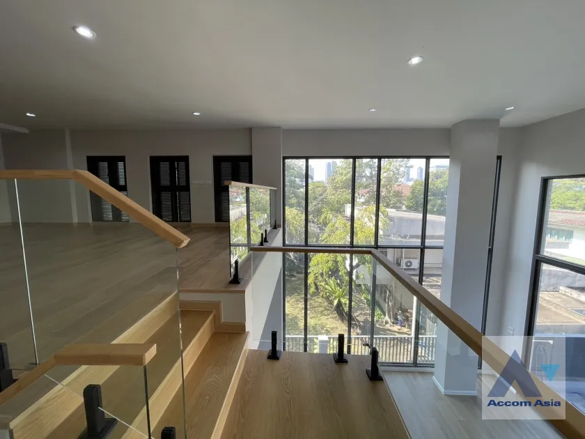 8  3 br Townhouse For Rent in Sukhumvit ,Bangkok  at Ultra-Luxury Townhome  Designed for Ultimate Privacy AA45938
