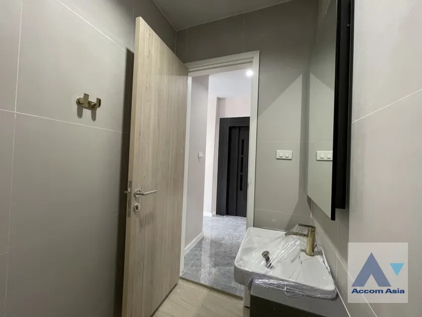 37  3 br Townhouse For Rent in Sukhumvit ,Bangkok  at Ultra-Luxury Townhome  Designed for Ultimate Privacy AA45938