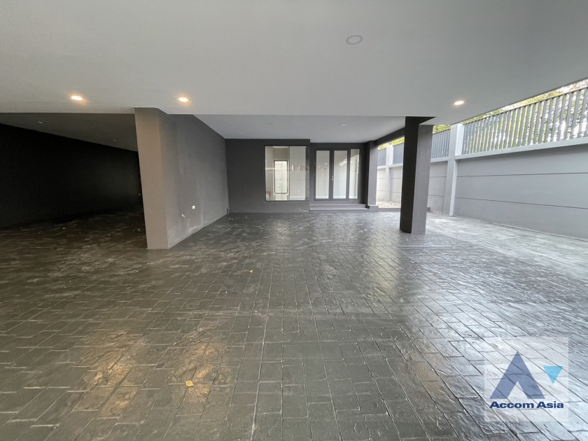 41  3 br Townhouse For Rent in Sukhumvit ,Bangkok  at Ultra-Luxury Townhome  Designed for Ultimate Privacy AA45938