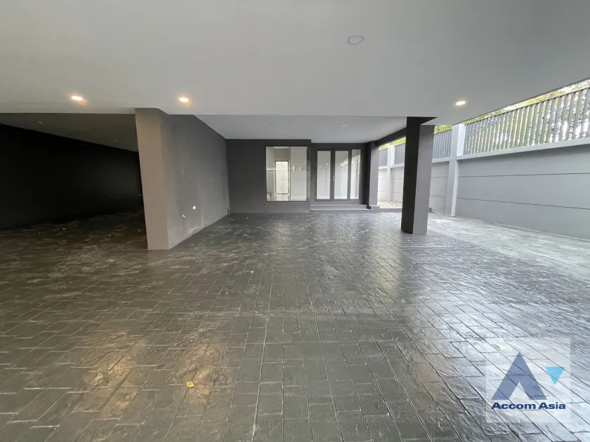41  3 br Townhouse For Rent in Sukhumvit ,Bangkok  at Ultra-Luxury Townhome  Designed for Ultimate Privacy AA45938