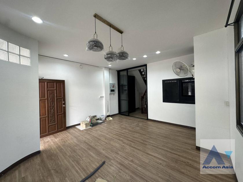  1  5 br Townhouse For Rent in Silom ,Bangkok MRT Sam Yan - BTS Sala Daeng AA45939
