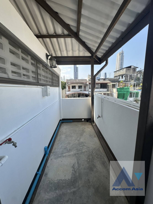 22  5 br Townhouse For Rent in Silom ,Bangkok MRT Sam Yan - BTS Sala Daeng AA45939