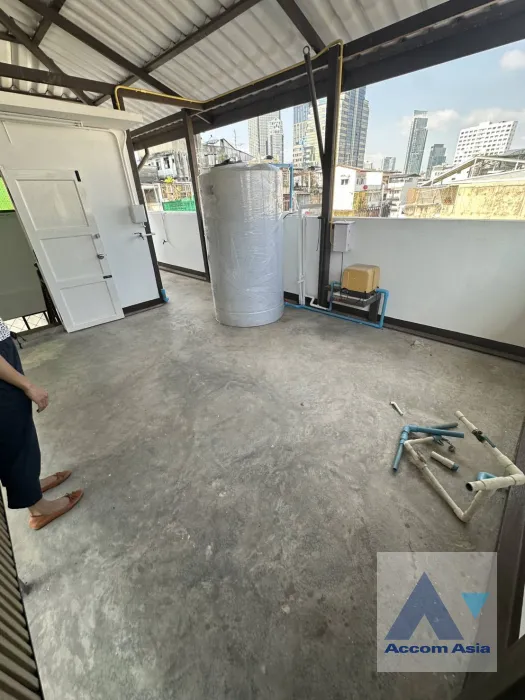 23  5 br Townhouse For Rent in Silom ,Bangkok MRT Sam Yan - BTS Sala Daeng AA45939