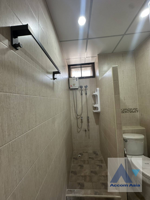 21  5 br Townhouse For Rent in Silom ,Bangkok MRT Sam Yan - BTS Sala Daeng AA45939