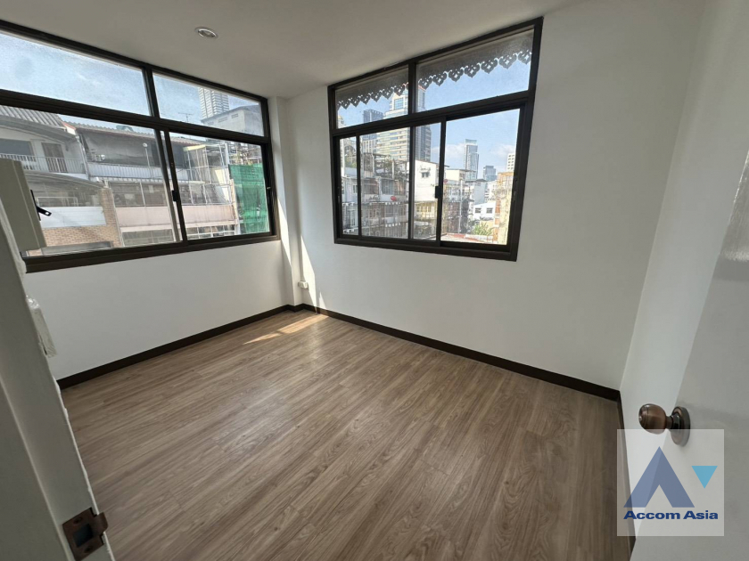 8  5 br Townhouse For Rent in Silom ,Bangkok MRT Sam Yan - BTS Sala Daeng AA45939