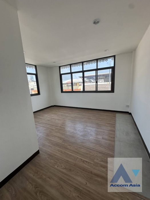 14  5 br Townhouse For Rent in Silom ,Bangkok MRT Sam Yan - BTS Sala Daeng AA45939