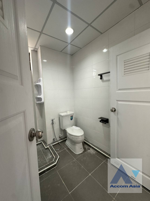 16  5 br Townhouse For Rent in Silom ,Bangkok MRT Sam Yan - BTS Sala Daeng AA45939