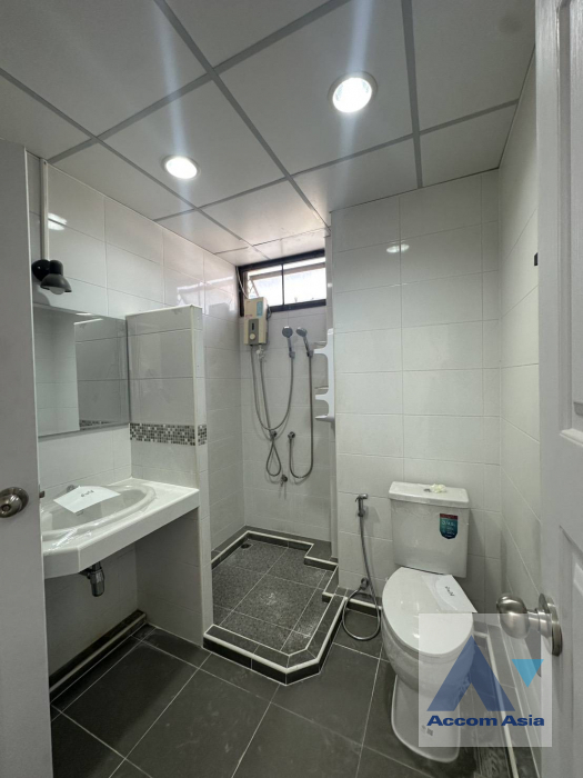 17  5 br Townhouse For Rent in Silom ,Bangkok MRT Sam Yan - BTS Sala Daeng AA45939