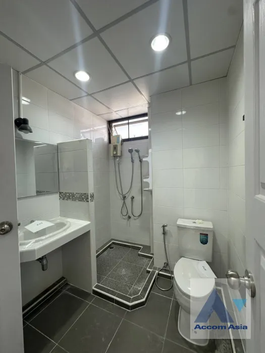 17  5 br Townhouse For Rent in Silom ,Bangkok MRT Sam Yan - BTS Sala Daeng AA45939