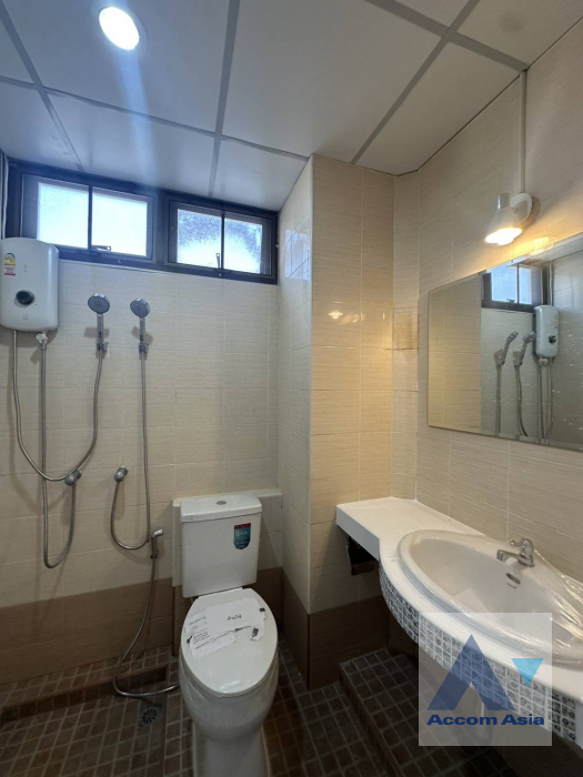 18  5 br Townhouse For Rent in Silom ,Bangkok MRT Sam Yan - BTS Sala Daeng AA45939