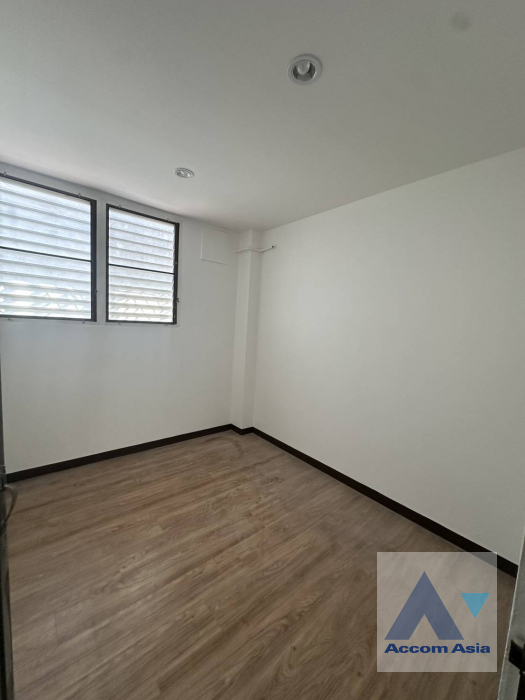 15  5 br Townhouse For Rent in Silom ,Bangkok MRT Sam Yan - BTS Sala Daeng AA45939