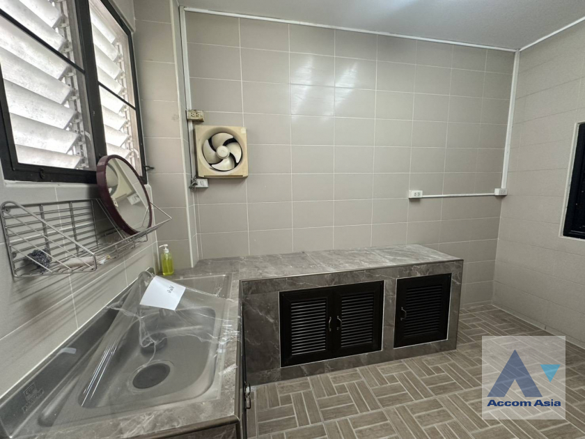 5  5 br Townhouse For Rent in Silom ,Bangkok MRT Sam Yan - BTS Sala Daeng AA45939