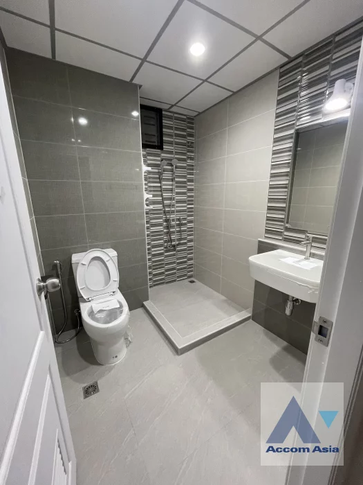 28  4 br Townhouse For Rent in Silom ,Bangkok MRT Sam Yan - BTS Sala Daeng AA45940
