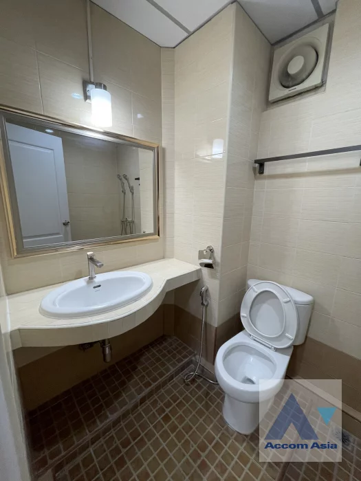 29  4 br Townhouse For Rent in Silom ,Bangkok MRT Sam Yan - BTS Sala Daeng AA45940