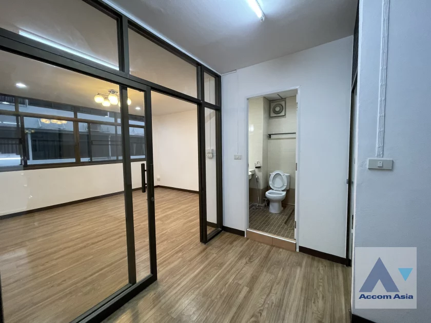 7  4 br Townhouse For Rent in Silom ,Bangkok MRT Sam Yan - BTS Sala Daeng AA45940