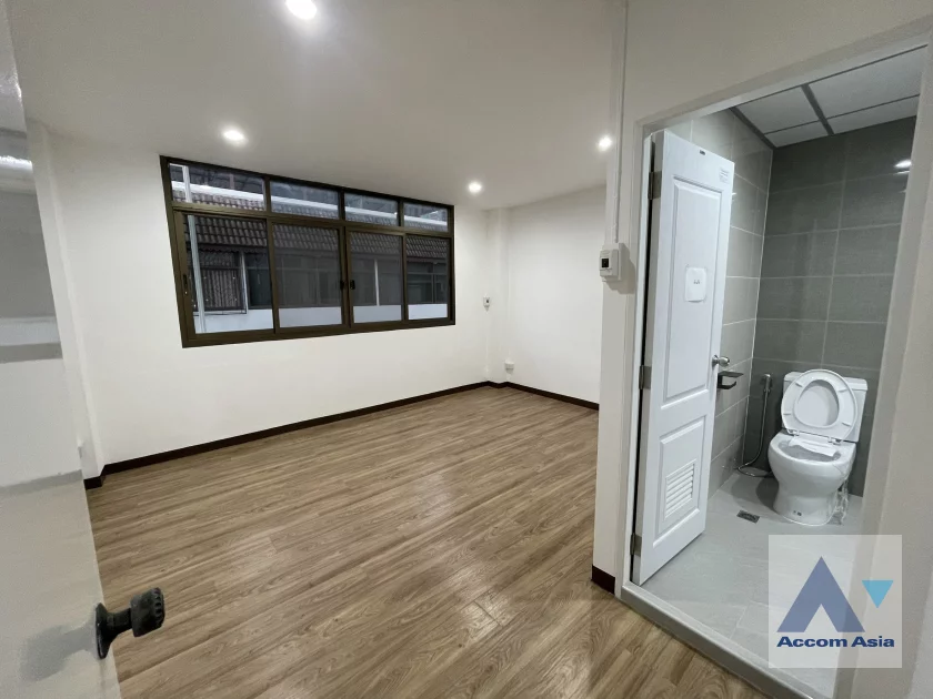 5  4 br Townhouse For Rent in Silom ,Bangkok MRT Sam Yan - BTS Sala Daeng AA45940
