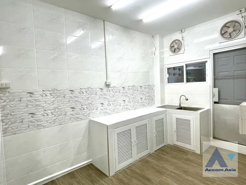 23  4 br Townhouse For Rent in Silom ,Bangkok MRT Sam Yan - BTS Sala Daeng AA45940