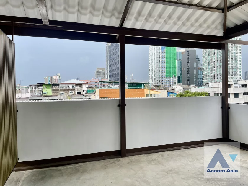 19  4 br Townhouse For Rent in Silom ,Bangkok MRT Sam Yan - BTS Sala Daeng AA45940