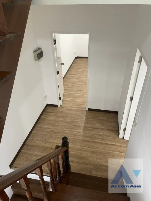 16  4 br Townhouse For Rent in Silom ,Bangkok MRT Sam Yan - BTS Sala Daeng AA45940