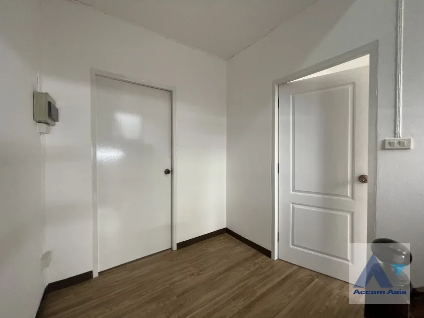 10  4 br Townhouse For Rent in Silom ,Bangkok MRT Sam Yan - BTS Sala Daeng AA45940