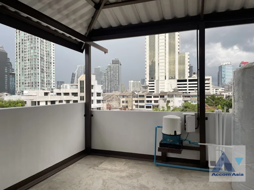 18  4 br Townhouse For Rent in Silom ,Bangkok MRT Sam Yan - BTS Sala Daeng AA45940