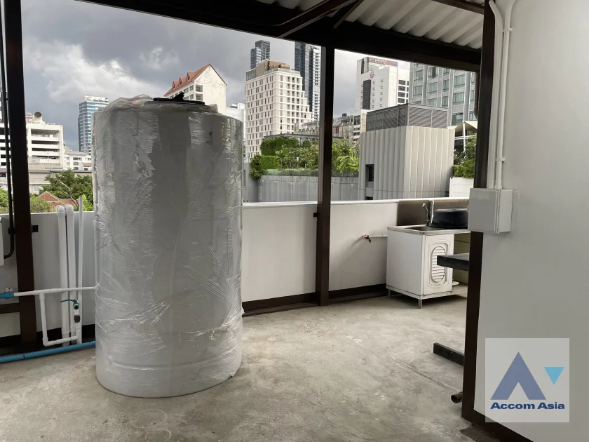 24  4 br Townhouse For Rent in Silom ,Bangkok MRT Sam Yan - BTS Sala Daeng AA45940