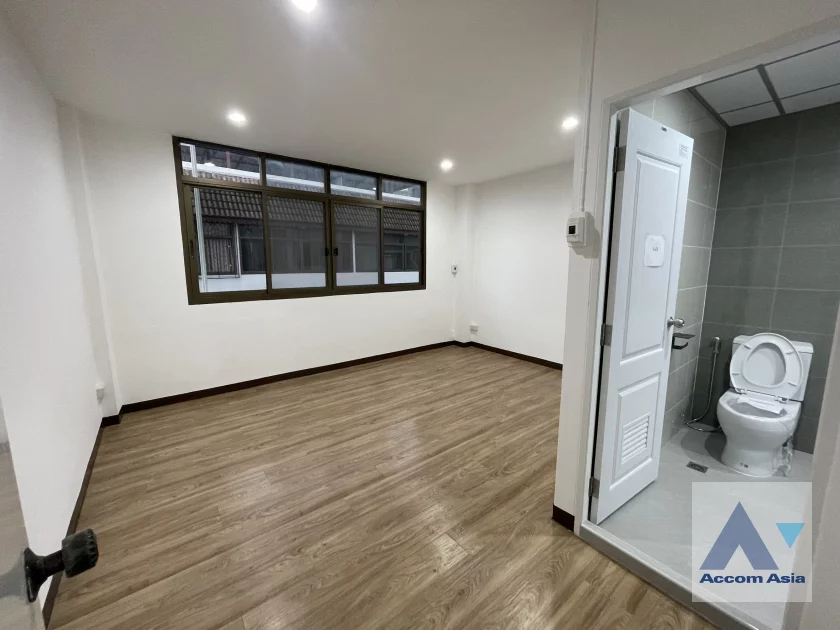 11  4 br Townhouse For Rent in Silom ,Bangkok MRT Sam Yan - BTS Sala Daeng AA45940