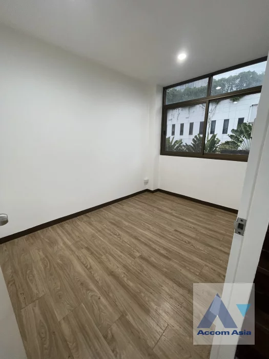 12  4 br Townhouse For Rent in Silom ,Bangkok MRT Sam Yan - BTS Sala Daeng AA45940