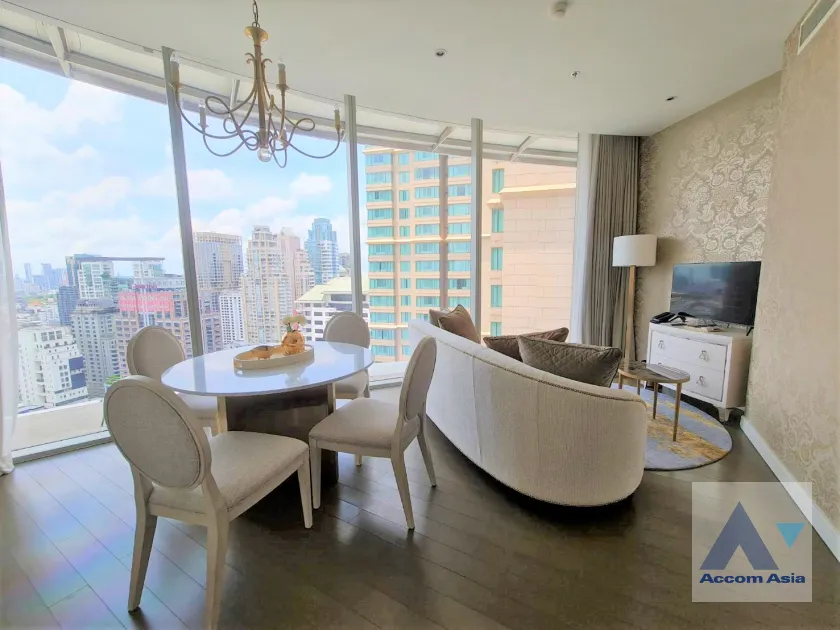 unit 2 Bedrooms  Condominium For Rent in Ploenchit, Bangkok  near BTS Ratchadamri (AA45949)