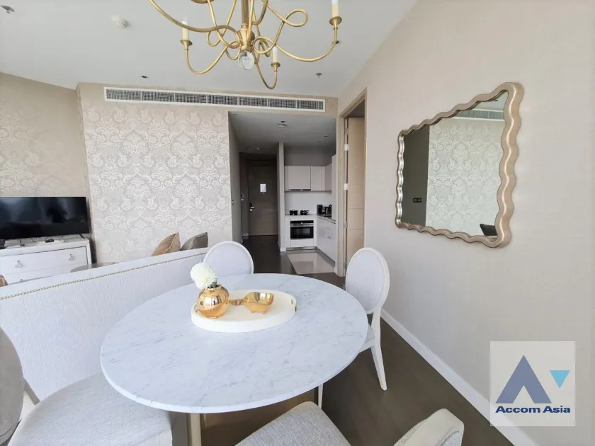 unit 2 Bedrooms  Condominium For Rent in Ploenchit, Bangkok  near BTS Ratchadamri (AA45949)