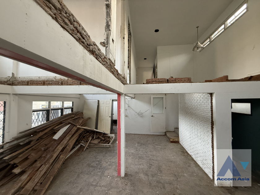  1  3 br House For Rent in Ratchadaphisek ,Bangkok MRT Sutthisan AA45953