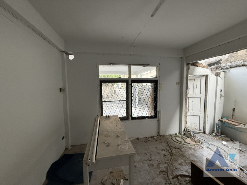 9  3 br House For Rent in Ratchadaphisek ,Bangkok MRT Sutthisan AA45953