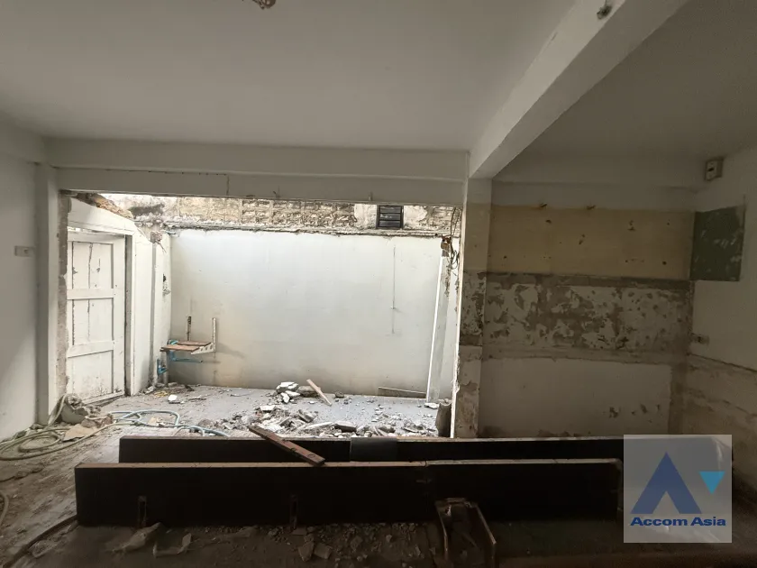 10  3 br House For Rent in Ratchadaphisek ,Bangkok MRT Sutthisan AA45953
