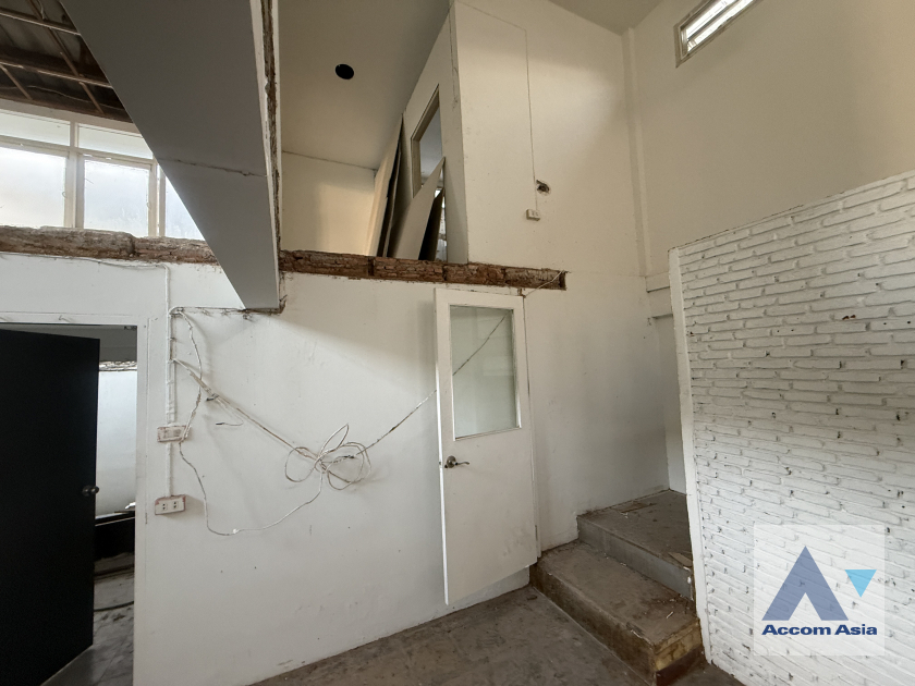 7  3 br House For Rent in Ratchadaphisek ,Bangkok MRT Sutthisan AA45953