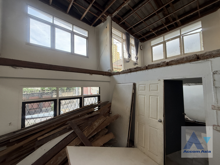 5  3 br House For Rent in Ratchadaphisek ,Bangkok MRT Sutthisan AA45953